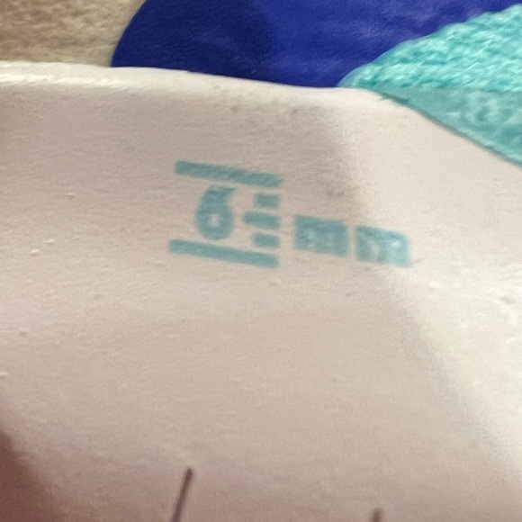 Nike Running Sneakers, Size 6 - Picture 13 of 13